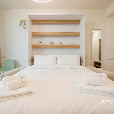 Waterfront Lux| Studio|a/c|parking|gym|wifi By Tilo *
